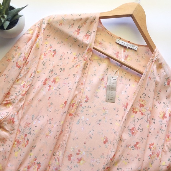 Flynn Skye Tops - Flynn Skye Peach Floral Kimono Size XS New Pink